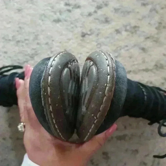 Ugg Women's Black Caspia Suede Boot 6 - Picture 11 of 16